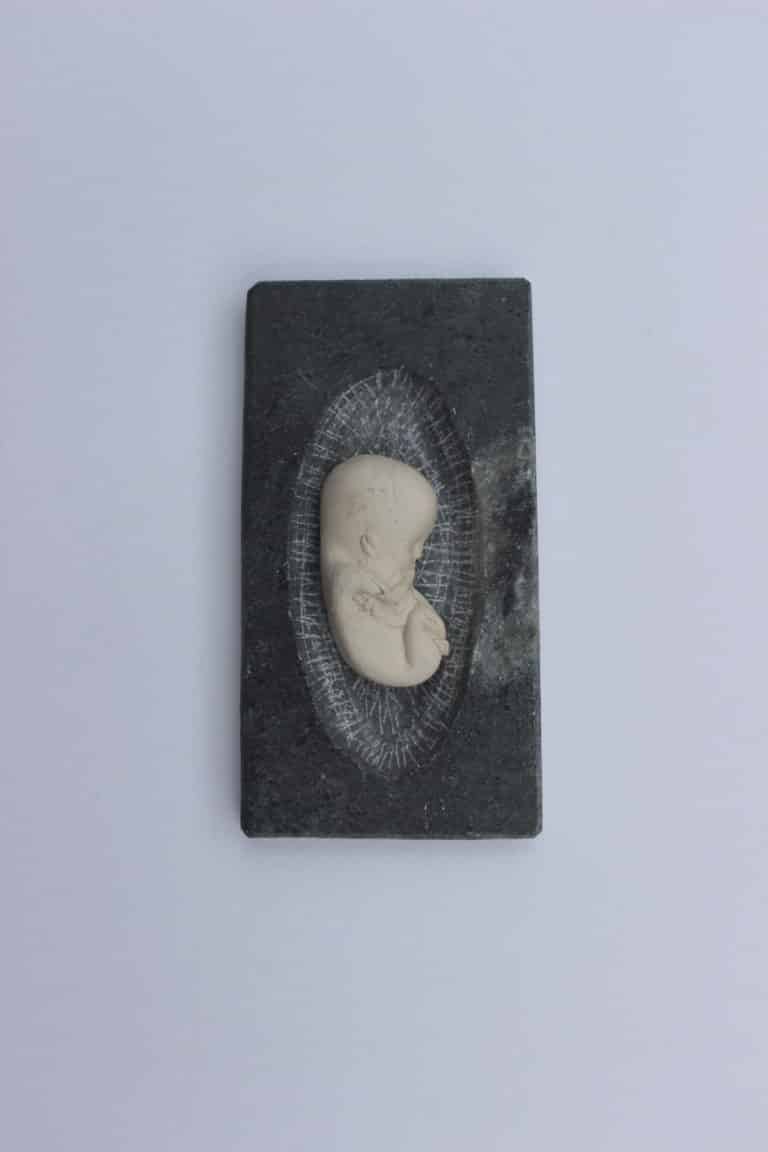 Pränatal 3	bearbeiteter Speckstein mit Embryo (gebr. Ton)	6,5x11,5