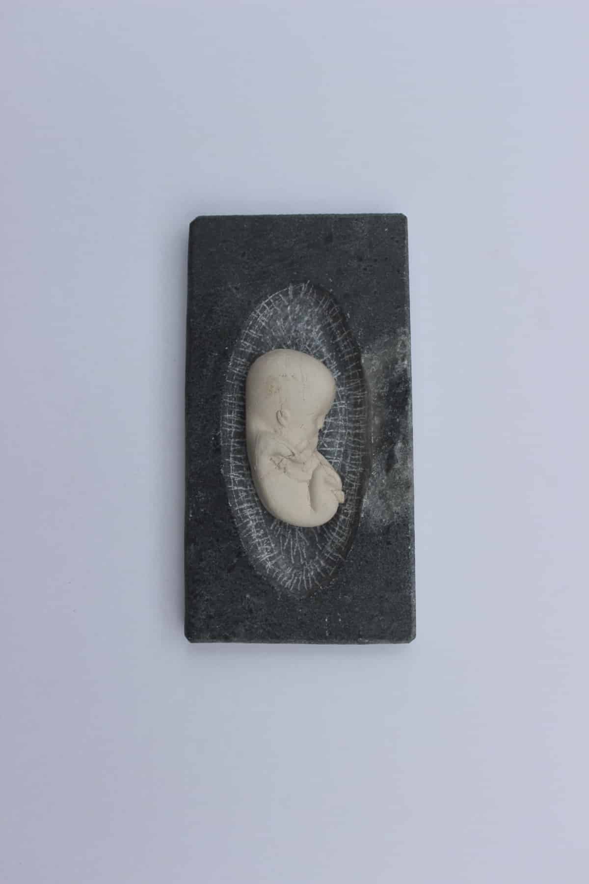 Pränatal 3	bearbeiteter Speckstein mit Embryo (gebr. Ton)	6,5x11,5