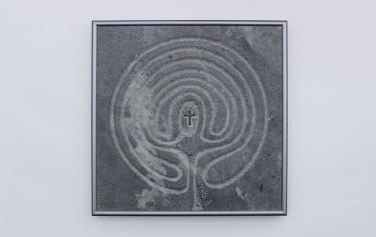 Labyrinth mit Kreuz	bearbeiteter Speckstein mit Kreuz	30x30